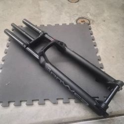 2025 RockShox Boxxer 200mm Travel