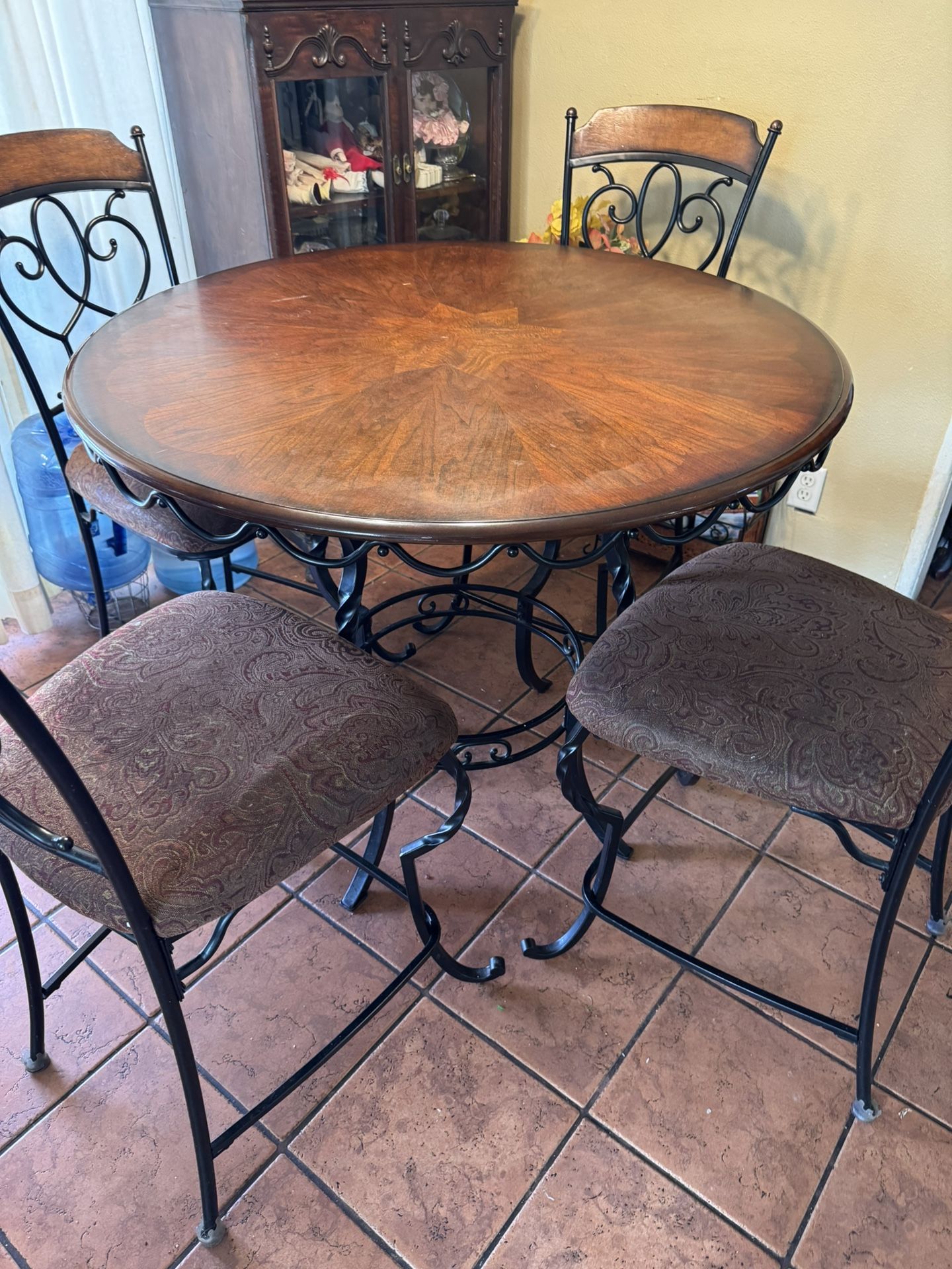 Dining Table Set / 4 Chairs Included