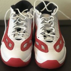 Nike Air Jordan 11 low IE white gym red size 8.5