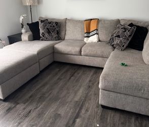 Sectional W/ Ottoman