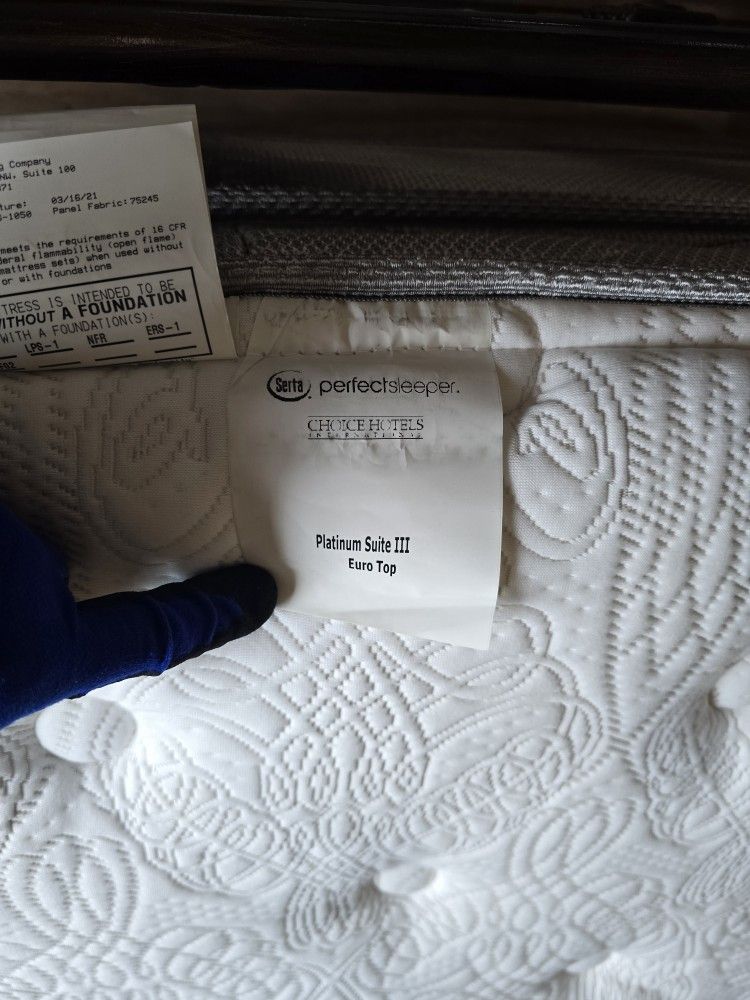 Queen Size Bed- Mattress, Box Spring & Metal Frame-good Condition: $170.000