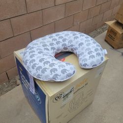Infant Feeding Pillow