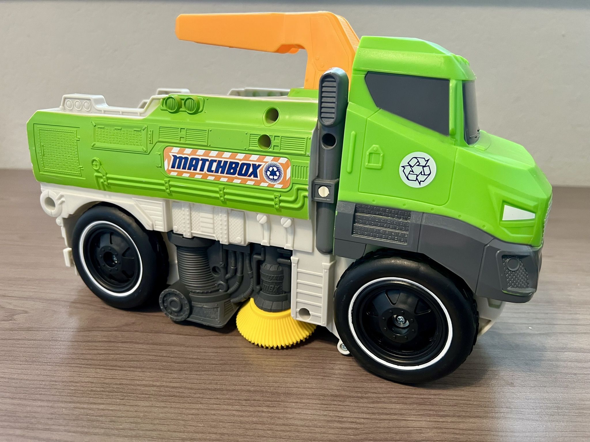 Matchbox Sweep 'n Keep Truck