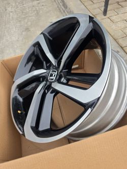 One ☝🏼Single Honda Accord OEM replacement wheel.