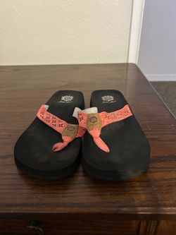 Yellow Box, size 8