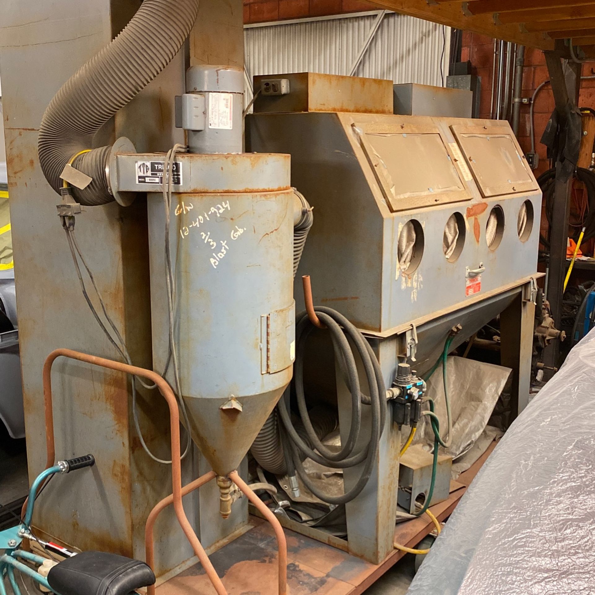 Trinco Dry Blast Sandblaster Cabinet