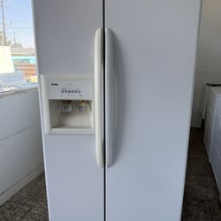 Kenmore Side By Side Fridge w/ Filtered Water & Ice (Warranty Included)