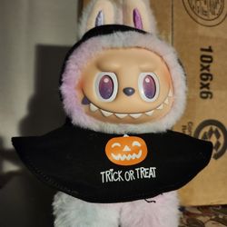 DOLL NOT INCLUDED! NEW LABUBU HALLOWEEN CAPE OUTFIT BLACK WITH PUMPKIN SAYS TRICK OR TREAT 
