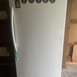 LARGE WHIRLPOOL FREEZER WITH KEY DELIVERY AVAILABLE FOR SMALL FEE 🚛