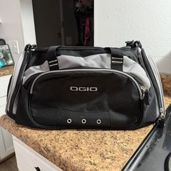 OGIO Black Gray Gym Duffel Bag Adjustable Strap Zip Closure Polyester