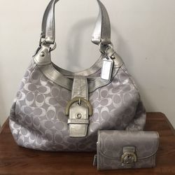Authentic Coach Silver Handbag And Matching Wallet 💚