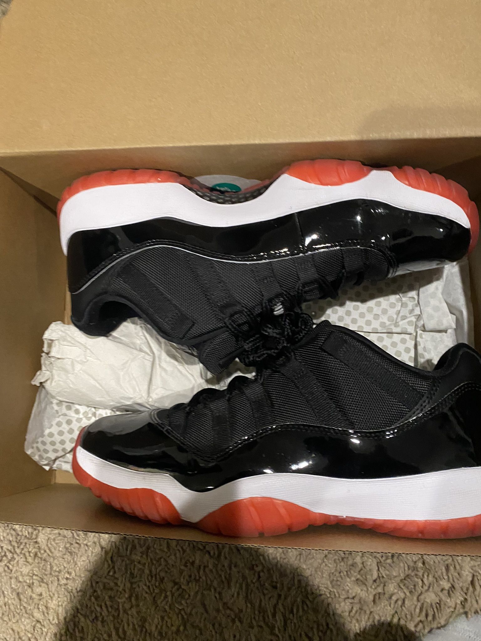 Jordan 11 Size 9/5
