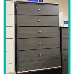5 drawers dresser/ Five drawers dresser