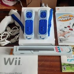 Wii GAME SYSTEM WITH 2 CONTROLLER'S 2 NUM CHUCK'S AND 6 GAMES HAS A NEW SENSOR BAR 