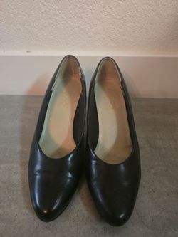 Black Leather Women's Pumps 7.5