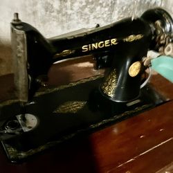 Singer Sewing Machine 