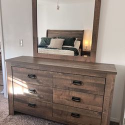 REDUCED PRICE- Queen Bedroom Furniture Set 