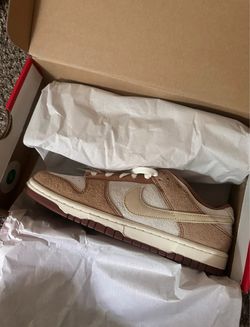 Nike Dunk Medium Curry (new) sz: 8.5 (used)