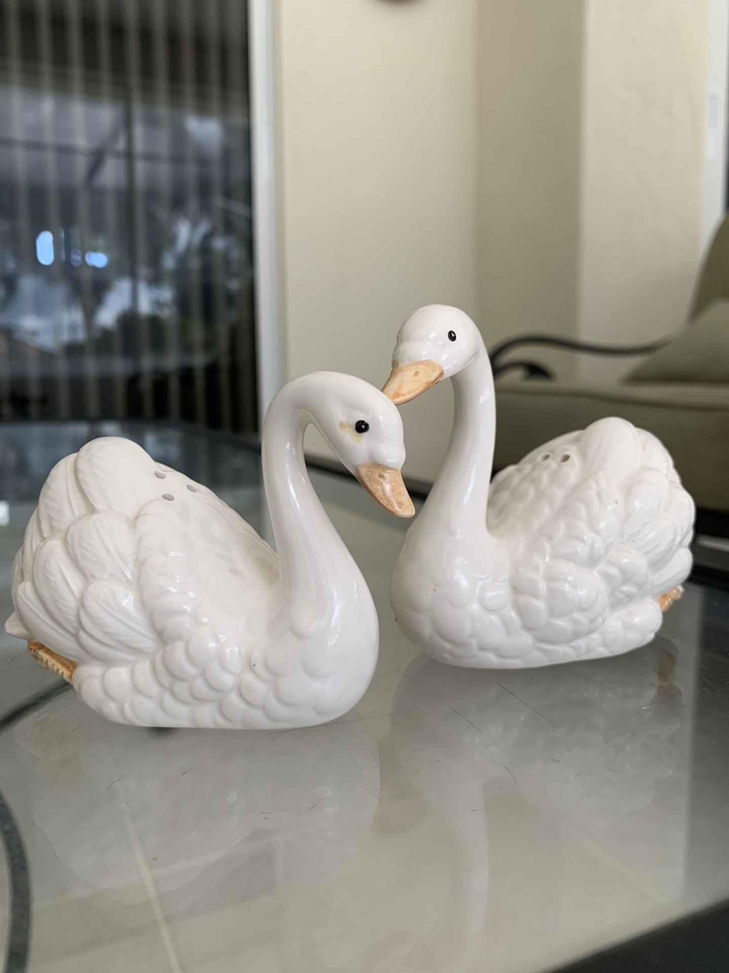 Salt & Pepper Set Swans by FITZ & FLOYD, in great condition