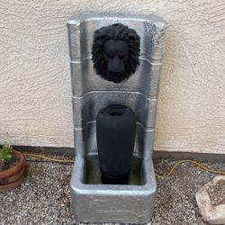 Water Fountain / Fuente 