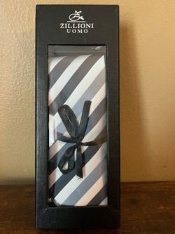 Zillion Uomo Gray and White Striped Necktie