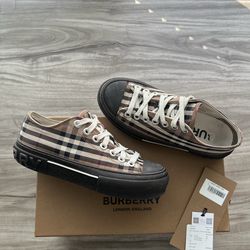 $650 Burberry Check Low Canvas Sneaker Size 6 Women’s (EU 36)