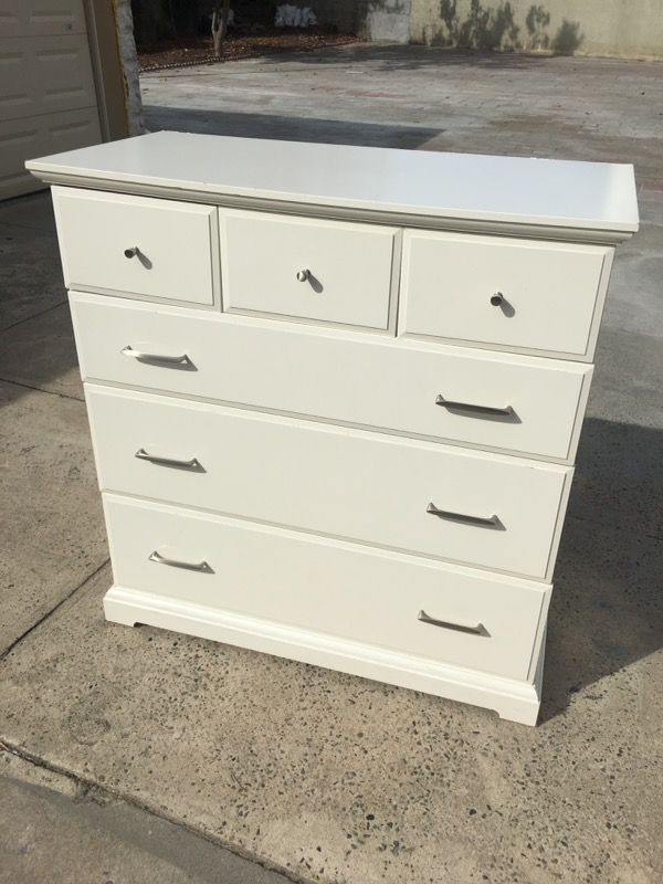 6 drawer white IKEA birkeland dresser or chest for Sale in Queens NY OfferUp