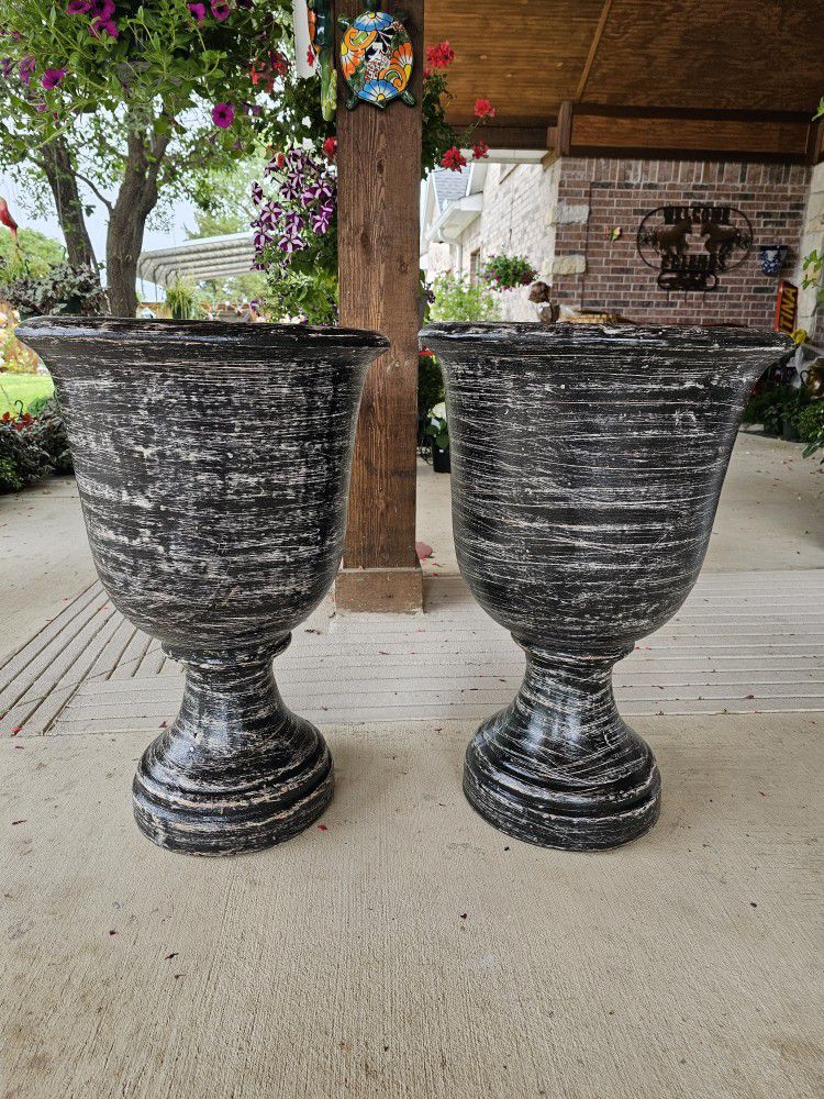 XL Black Urns Clay Pots, Planters, Plants. Pottery, Talavera $95 cada una