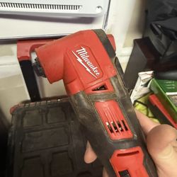 Milwaukee Buzz Saw 