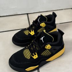 Jordan 4s Black And Yellow New