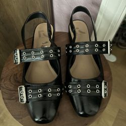 Flats $5 Like New Size 6