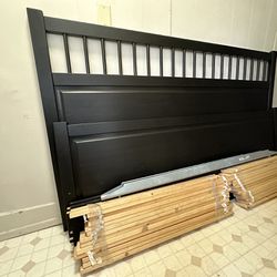 Ebony King-Size Svärta Bed Frame $180