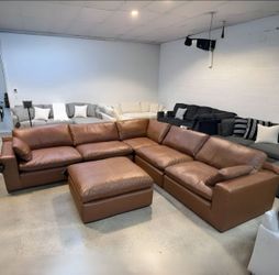 [EXCLUSIVE] Emilia 5-Piece Caramel Leather Sectional
