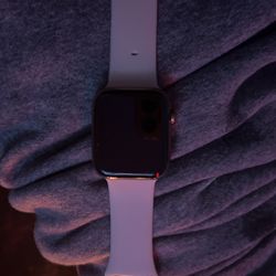 Apple Watch Series 4 (Comes With Charger)