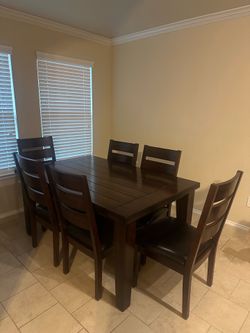 Dining Table Set – Table + 6 Chairs - LIKE NEW!