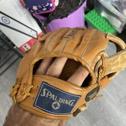Baseball glove Spalding size 10.75 Used