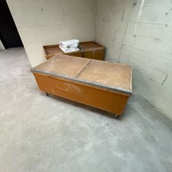 Storage cabinet with plexi glass top