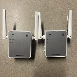 2 Net Gear Wi-Fi Extenders $35 Works Perfect 