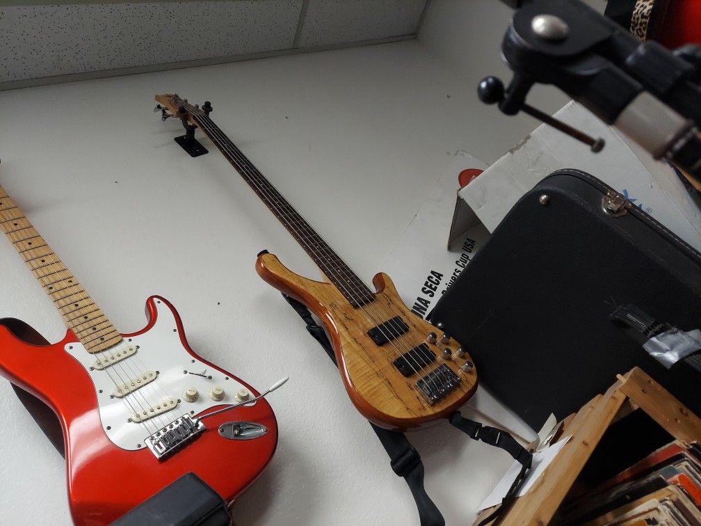 Legator HELIO-5.  ACTIVE PICKUPS.  