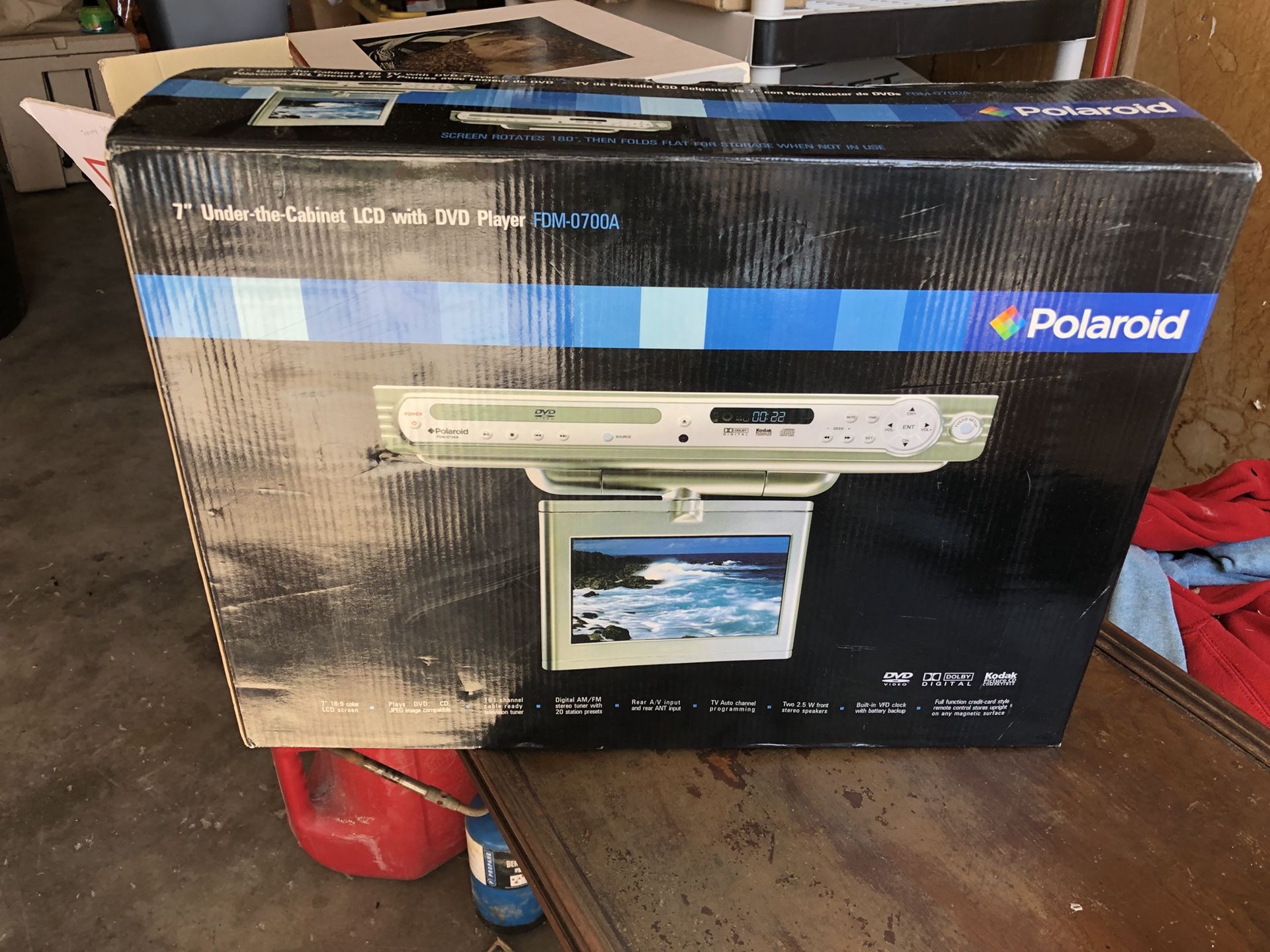 Polaroid under cabinet DVD player/ tv