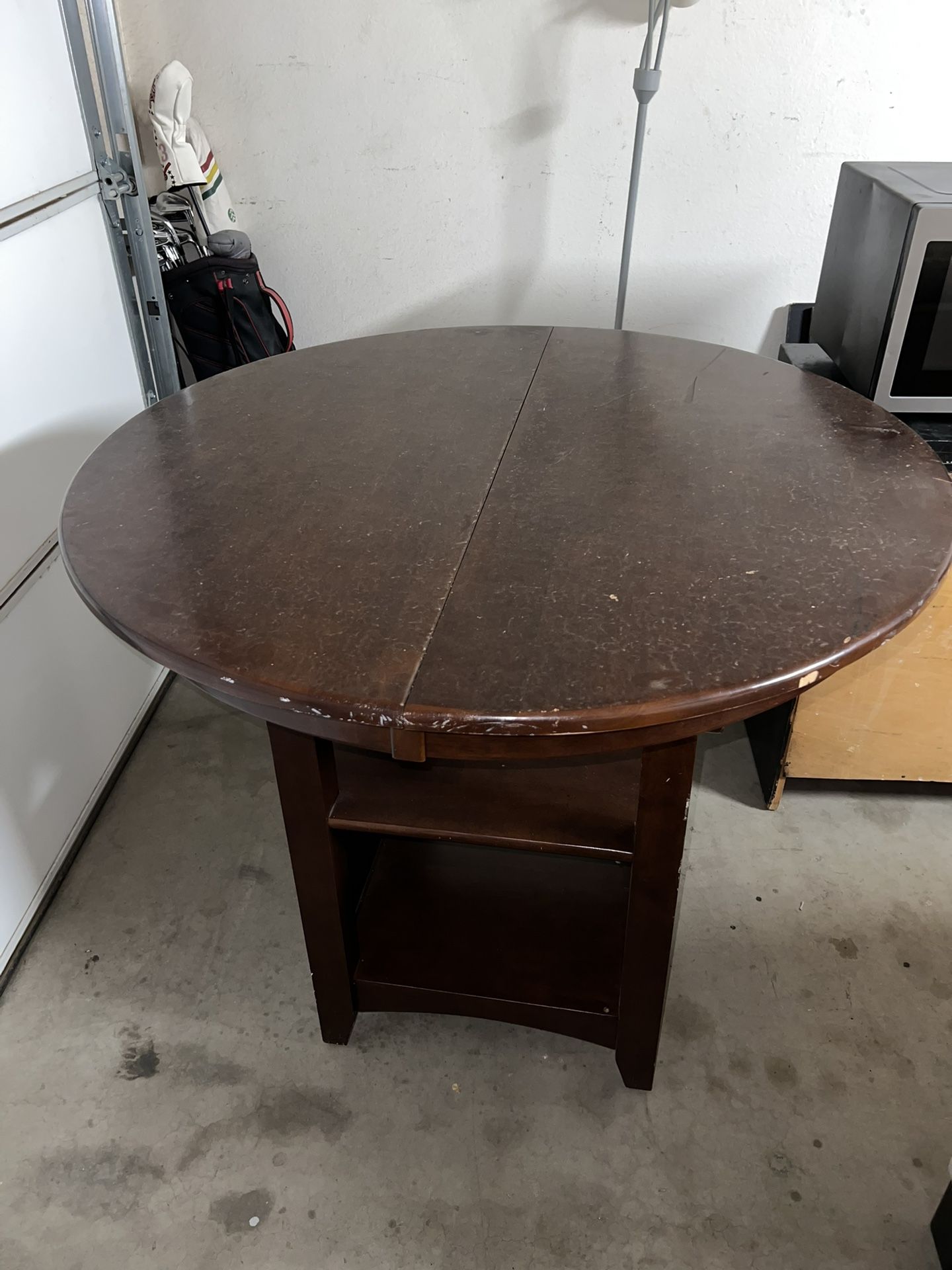 Wood Round Table – Good Condition!
