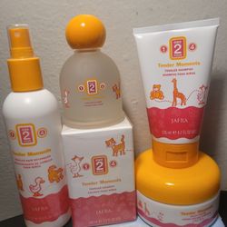 Set De TM 124  (4 Piezas) FRAGANCIA, Crema , Shampoo,y Desenredante Para Cabello 