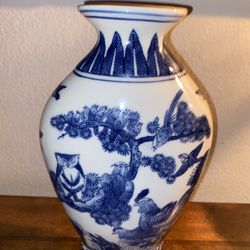 Beautiful Blue & White Fine Porcelain Formalities By Daum & Bros Vase
