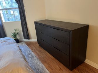 Dark brown drawer chest in Perfect Condition 