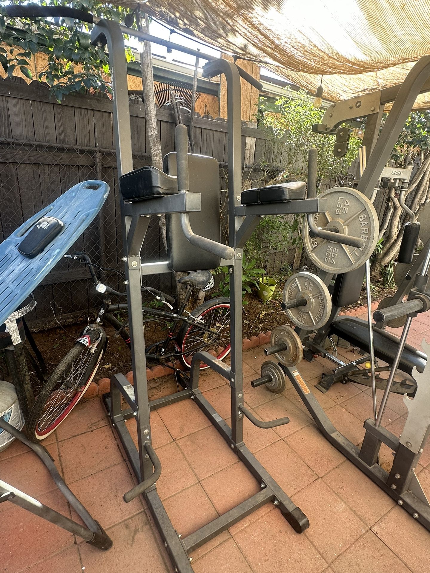 HOIST POWER TOWER GYM