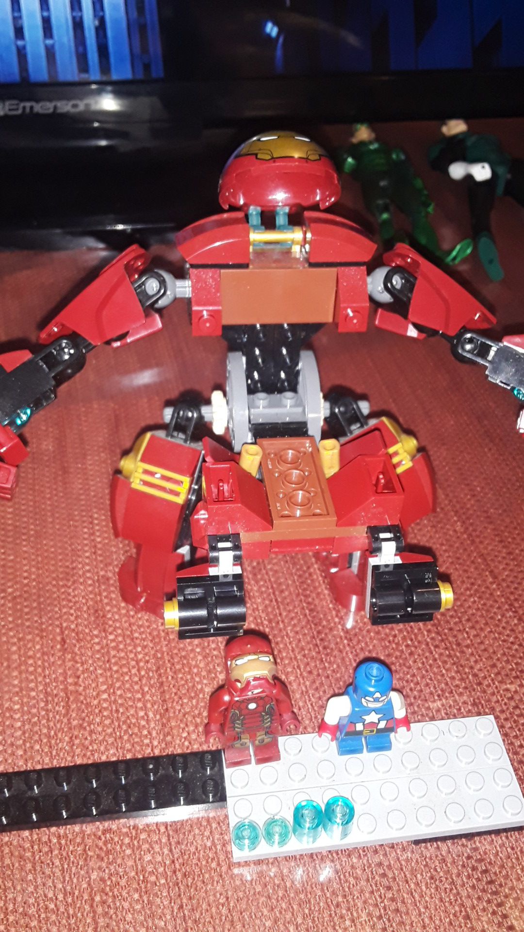 Hulk buster iron man with iron man and captain America