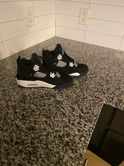 Jordan 4s white thunders