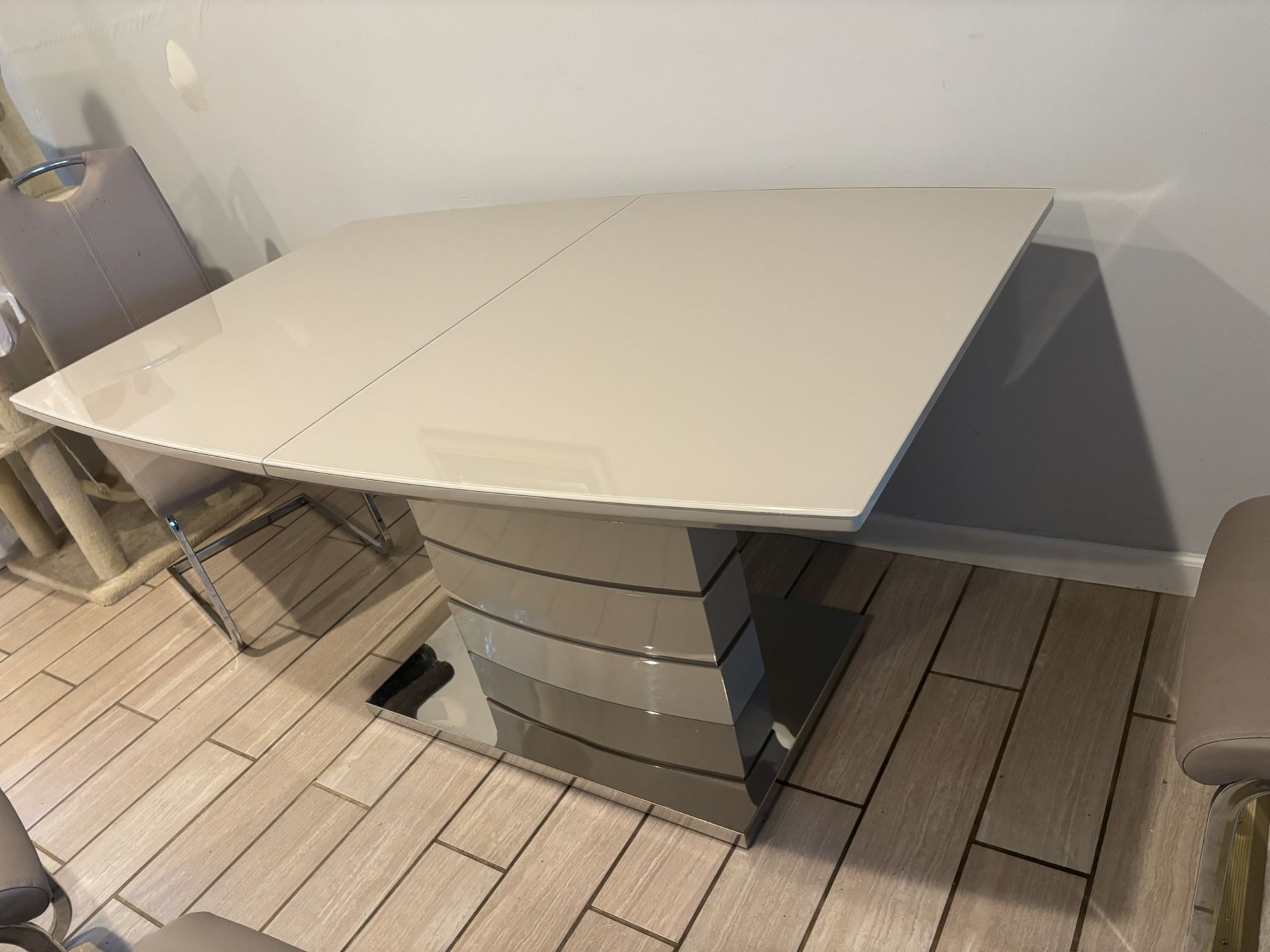 Table For Sale / Chairs $5 Extra
