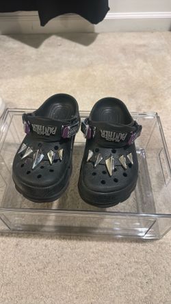 Kids Crocs Black Panther size J 5