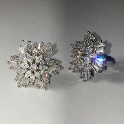 Gorgeous Snowflake Earrings Stamped 925 Sterling Silver And Embedded With Clear Cut Cubic Zirconia